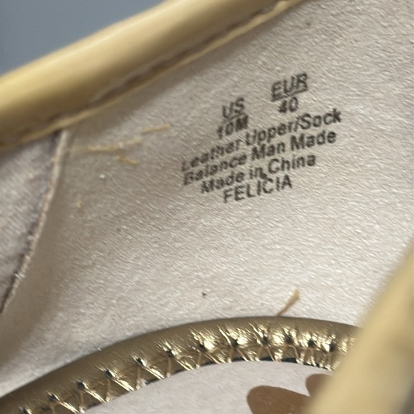 Sam Edelman Flats with Classic Silhouette and Bow Detail - Picture 4 of 7